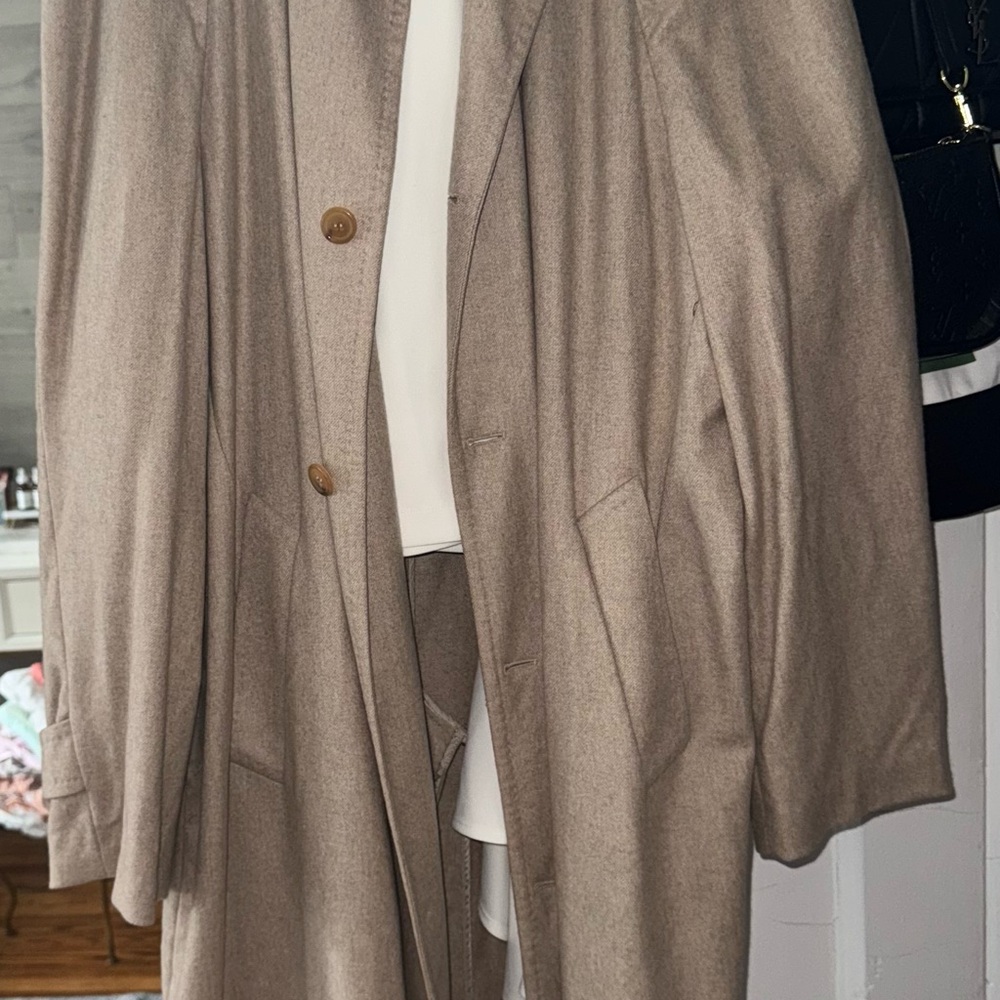 Tan Relaxed Fit Trench Coat for Casual Wear